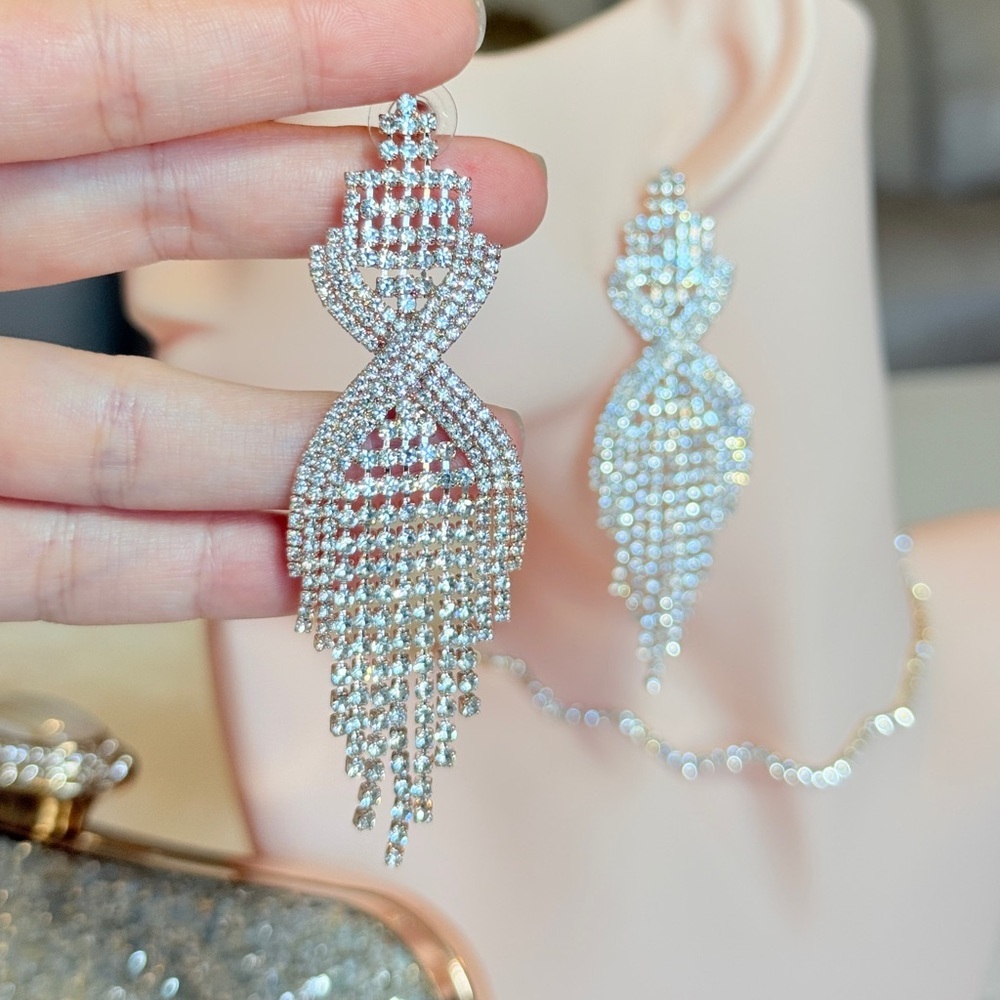 Elegant Silver Crystal Drop Earrings - Picture 4 of 11